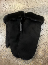 Load image into Gallery viewer, NWT Parkhurst Mittens (One Size)

