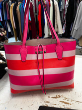 Load image into Gallery viewer, Guess Reversible 3-in-1 Tote Bag
