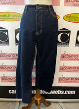 Cargar imagen en el visor de la galería, Santana Cropped Jeans (Size 14)
