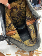 Charger l'image dans la galerie, Hides in Hand Leather Hobo Bag
