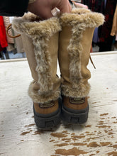 Load image into Gallery viewer, Y2K Skechers Faux Fur Leather Boots (Size 6)
