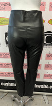 Cargar imagen en el visor de la galería, Faux Leather Leggings (Size M)

