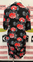 Charger l'image dans la galerie, B&amp;W Rose Print Matching Shorts &amp; Shirt Set (Size S/M)

