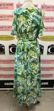 Load image into Gallery viewer, NWT Laura Tropical Flowy Dress (Size 12)
