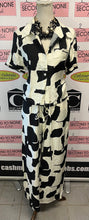Load image into Gallery viewer, Graphic Black Print Cropped Top

