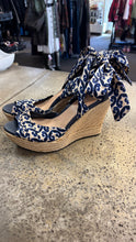 Cargar imagen en el visor de la galería, Ugg Lucianna Marrakesh Wedges (Size 9)
