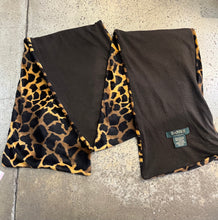 Cargar imagen en el visor de la galería, Danier Cabana Leopard Print Scarf

