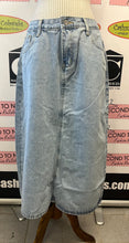 Load image into Gallery viewer, Classic Mid-Length Denim Skirt
