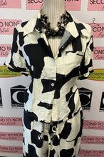 Load image into Gallery viewer, Graphic Black Print Cropped Top
