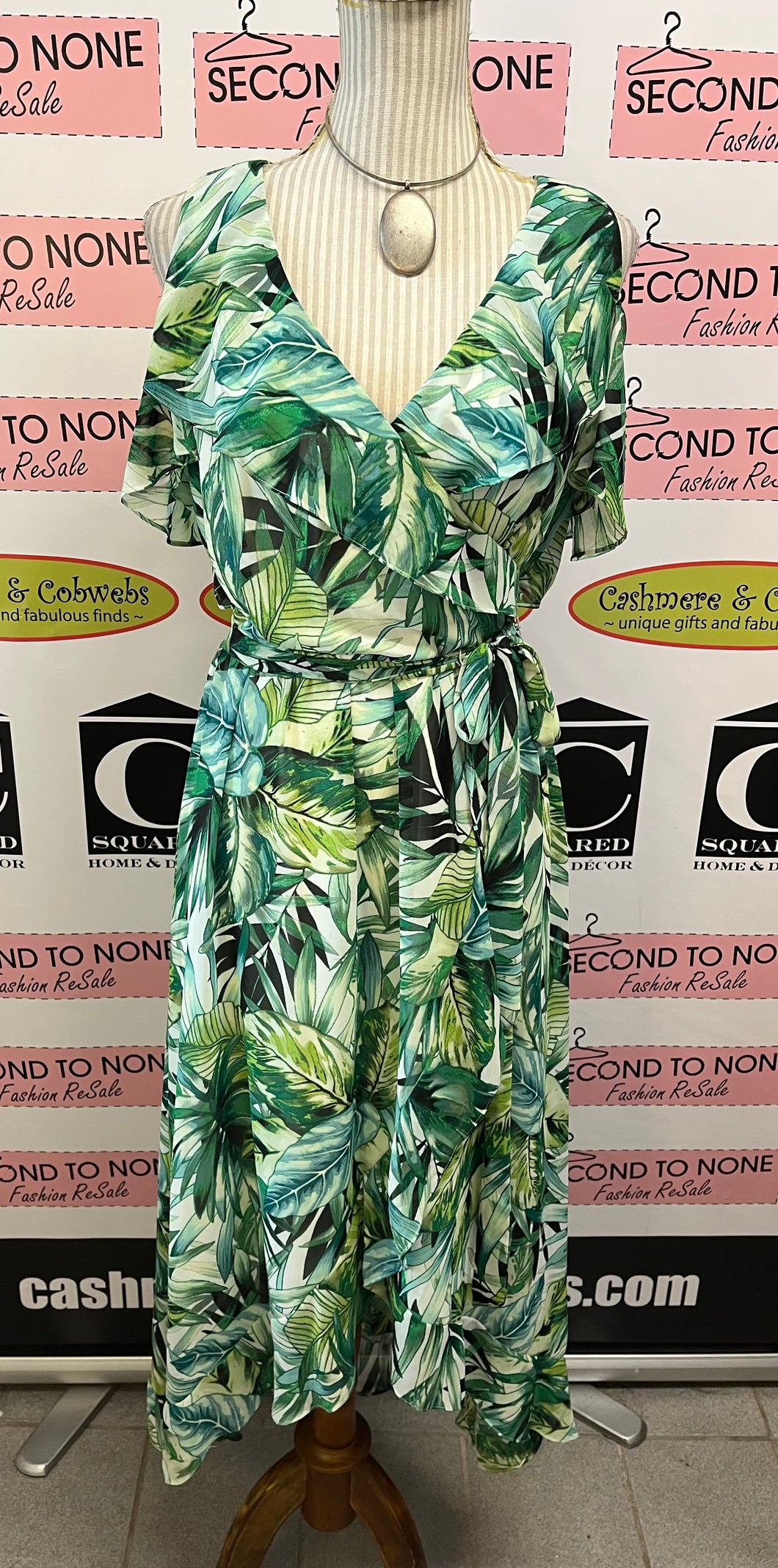 NWT Laura Tropical Flowy Dress (Size 12)