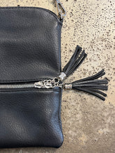 Cargar imagen en el visor de la galería, David Jones Sanna Black Leather Crossbody
