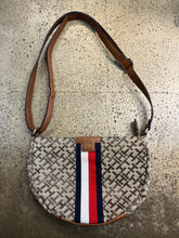 Cargar imagen en el visor de la galería, Tommy Hilfiger Monogram Crossbody
