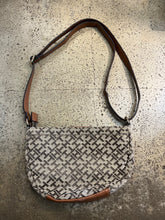 Cargar imagen en el visor de la galería, Tommy Hilfiger Monogram Crossbody
