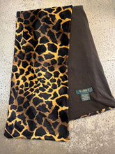 Cargar imagen en el visor de la galería, Danier Cabana Leopard Print Scarf
