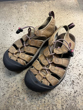 Charger l'image dans la galerie, Keen Newport Tan Leather Sandals (Size 7.5)
