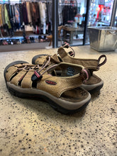 Charger l'image dans la galerie, Keen Newport Tan Leather Sandals (Size 7.5)
