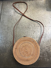 Cargar imagen en el visor de la galería, Round Ratan Crossbody Purse
