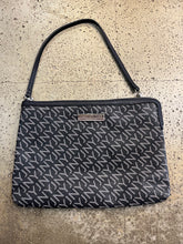 Cargar imagen en el visor de la galería, Jones New York Monogram Clutch Bag
