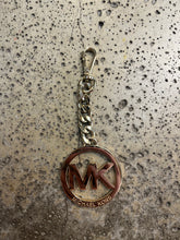 Charger l'image dans la galerie, Michael Kors Logo Keychain
