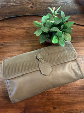Load image into Gallery viewer, Vintage Oversized Clutch

