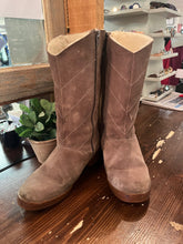 Load image into Gallery viewer, Snowmaids Grey Winter Boots (Size 6.5)
