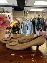 Load image into Gallery viewer, Vintage Enzo Angiolini Kitten Heels (Size 10)
