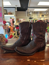 Load image into Gallery viewer, Cuadra Leather Urban Western Boots (Size 11)
