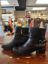 Load image into Gallery viewer, Bandolino Black Booties (Size 6.5)
