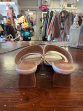 Load image into Gallery viewer, Pennington’s White Heeled Sandals (Size 7)
