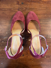 Load image into Gallery viewer, Le Chateau Burgundy High Heels (Size 10)
