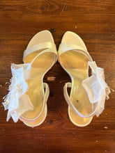 Load image into Gallery viewer, Kate Spade Ivory Flower Heels with Box (Size 7.5)
