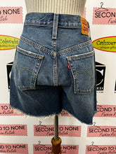 Load image into Gallery viewer, Levi’s 501 Denim Shorts (Size 27W)
