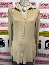 Load image into Gallery viewer, Stretchy Beige Button Down Shirt (Size 6)
