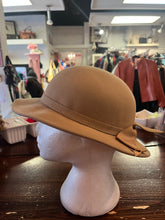 Load image into Gallery viewer, Vintage Georgette Fur Felt Hat

