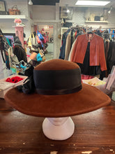 Cargar imagen en el visor de la galería, Brown Velour Wide Brim Hat
