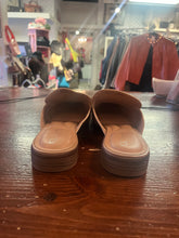 Cargar imagen en el visor de la galería, New Woven Loafer Mules (Size 9.5)
