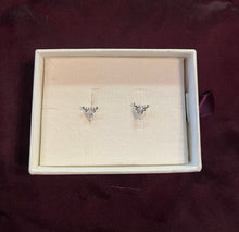 Cargar imagen en el visor de la galería, Michael Hill Reindeer Earrings
