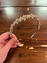 Charger l'image dans la galerie, Rhinestone Floral Headband
