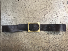 Cargar imagen en el visor de la galería, Vintage Brown Leather Brass Buckle Belt (35” Long)
