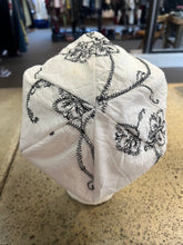 Cargar imagen en el visor de la galería, Sartorial Crown B&amp;W Floral Embroidered Sun Cloche Hat
