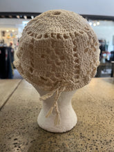 Cargar imagen en el visor de la galería, Crochet Wide Brim Sun Hat
