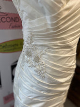 Load image into Gallery viewer, David’s Bridal Ivory Wedding Dress with Bag (Size 12)
