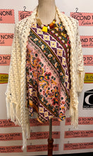 Charger l'image dans la galerie, Handmade Cream Crochet Shawl (One Size)
