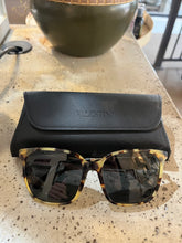 Charger l'image dans la galerie, Authentic Valentino ‘Garavani’ Tortoiseshell Sunglasses
