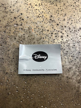 Cargar imagen en el visor de la galería, Disney Mickey and Minnie Mouse Watch
