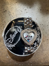 Cargar imagen en el visor de la galería, Disney Mickey and Minnie Mouse Watch

