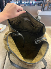 Cargar imagen en el visor de la galería, Nili Lotan Oversized Khaki Bag
