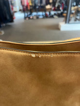 Charger l'image dans la galerie, Louenhide Tan Shoulder Bag
