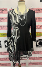 Load image into Gallery viewer, NWT Printed Mesh Layered Tunic (Size S)
