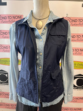 Charger l'image dans la galerie, Eddie Bauer Denim Button Front Top (Size PM)
